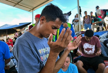 Caravana migrante realiza una vigilia en el sur de México
