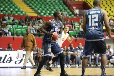 Los Caballos de Coclé siguen liderando de forma invicta el baloncesto panameño
