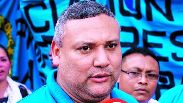 Educadores exigen pago de salarios adeudados