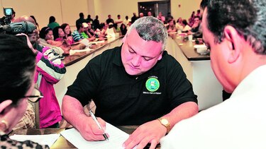 Docentes advierten de paro