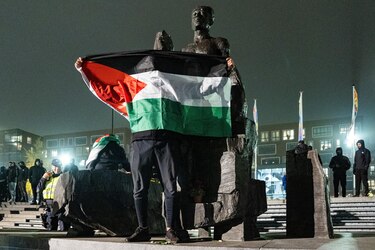 Cientos de detenidos tras una nueva noche de protestas en Ámsterdam
