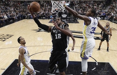 Spurs agravan la crisis de los Warriors; LeBron anota 51 puntos en triunfo de Lakers