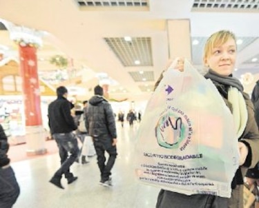 UE quiere reducir el uso de bolsas de plástico