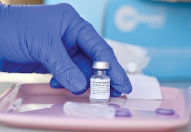 Vacunación ya muestra señales de su impacto en el control de la pandemia       