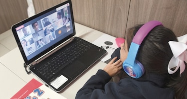 Clases semipresenciales y tutorías en 983 escuelas 
