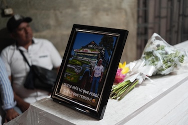 La comunidad colombiana de La Pedregosa despide a los muertos en ataque de la Panamericana