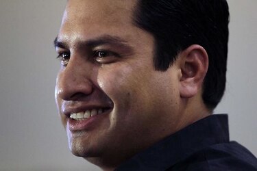 Televisa retira a Julión Álvarez como entrenador de 'La Voz Kids'