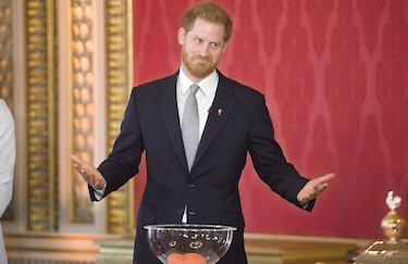 Enrique aparece tras sacudir la realeza británica