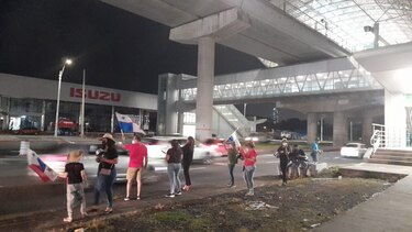 Tocan pailas y bocinas en contra de la corrupción y el precio de los combustibles