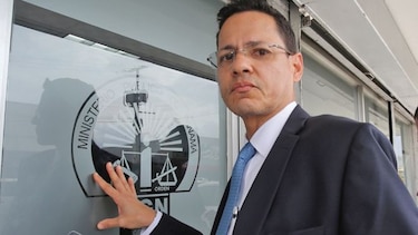 Diputado Gálvez arremete contra periodista Alvarado