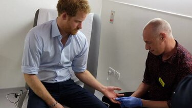 Príncipe Enrique se somete a prueba instantánea de VIH