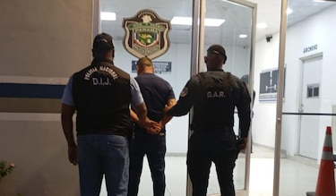 Capturan a tres funcionarios de Aduanas tras denuncias de empresario local