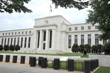 Captaciones externas impulsan los depósitos