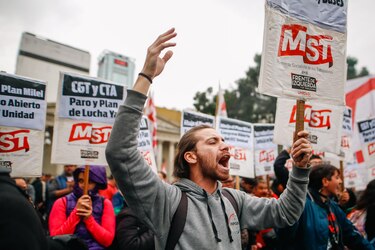 Trabajadores latinoamericanos exigen cambios y algunos Gobiernos prometen mejoras