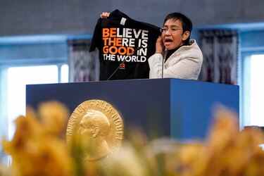 Dos periodistas amenazados recogen en Oslo el Nobel de la Paz