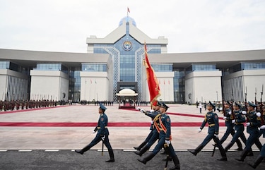 Bishkek, la moderna capital de Kirguistán que está demoliendo su imponente arquitectura soviética