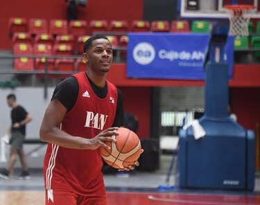 Iverson Molinar está ansioso de volver a jugar frente a su familia y lograr la clasificación de Panamá