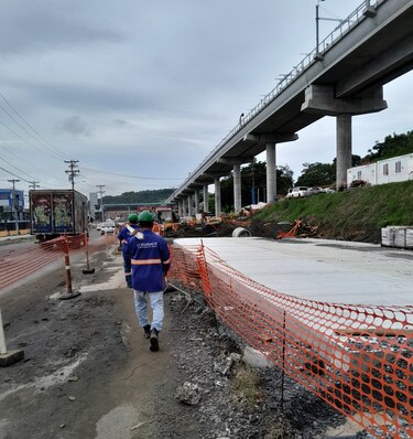 Atrapados entre el tranque y las inundaciones, así es el día a día de los residentes de Villa Zaíta