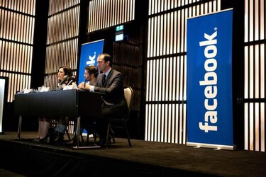 Facebook habló con BlackBerry sobre posible compra del fabricante, según WSJ