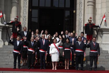 Dina Boluarte dice que buscará consolidar la democracia y gobernabilidad en Perú