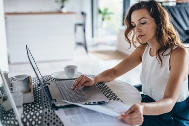Ahorrar, educarse e invertir, el camino para prepararse financieramente