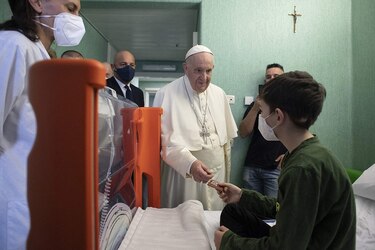 Papa Francisco promulga una nueva Constitución del Vaticano