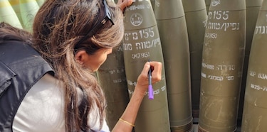 Nikki Haley visita Israel y escribe en un proyectil destinado a Líbano: ‘Acaben con ellos’