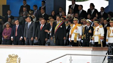 Maduro pide al Ejército bolivariano estar alerta