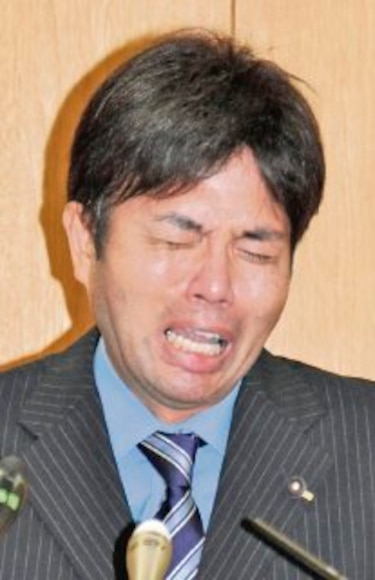Video de político japonés llorando, éxito ´online´