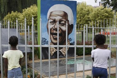 Nelson Mandela se encuentra bien y su salud mejora