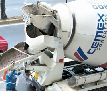 Ventas de Cemex bajan por deterioro de mercados