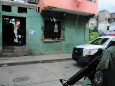 Investigan a cuatro policías por disparos en la cabeza a joven en corregimiento de San Francisco