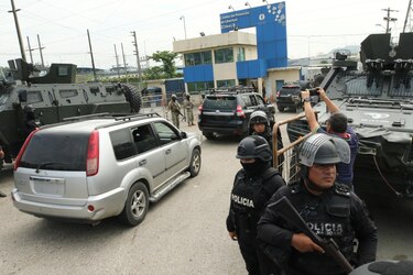 Abogados presentan denuncia contra Daniel Noboa por irrupción en la Embajada de México en Quito