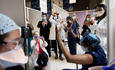 Hospitales de Nueva York se preparan para posible huelga de enfermeras