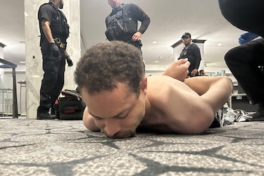 Fotos y vídeo del sospechoso del tiroteo en la cena donde estaba el presidente Trump