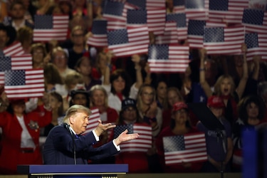 Trump ofrece 5 mil dólares a cada ciudadano si su partido gana elecciones de término medio
