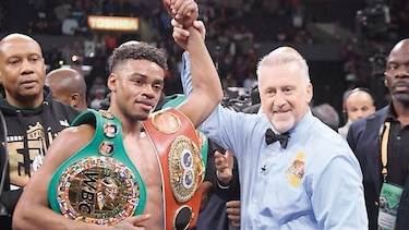 Spence derrota a Porter y gana cinturón del CMB