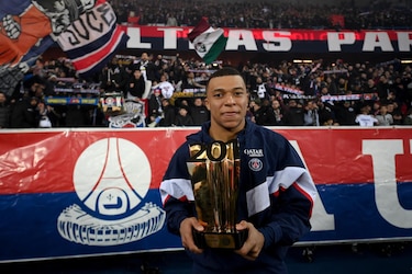Con la mente en Múnich, el PSG gana en la fiesta de Mbappé