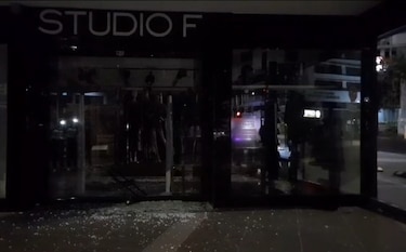 Arrestaron a 11 personas que vandalizaron y hurtaron mercancía de la tienda Studio F en vía España
