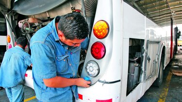 Vandalismo daña Metro Bus