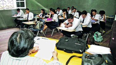 Docentes paralizan escuelas públicas