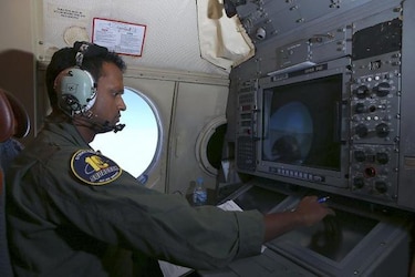Se reanuda la búsqueda del avión malasio desaparecido hace 19 días