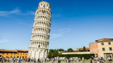 Por qué la Torre de Pisa y otras edificaciones se inclinan pero no se caen