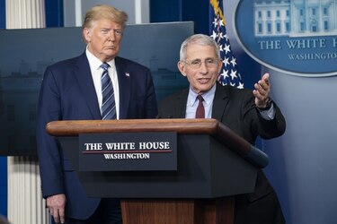 Asesor médico de Trump cree posible el regreso de los deportes en 2020