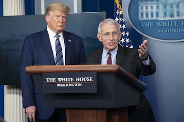 Asesor médico de Trump cree posible el regreso de los deportes en 2020