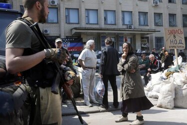 Ucrania dice avanzar contra posiciones rebeldes