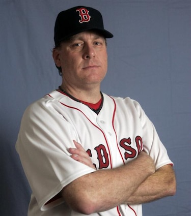 Curt Schilling afirma que el masticar tabaco le produjo cáncer
