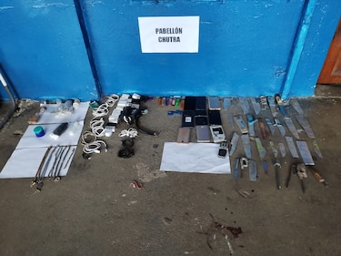 Al menos 200 objetos punzocortantes decomisó la Policía en Centro Penitenciario de Colón