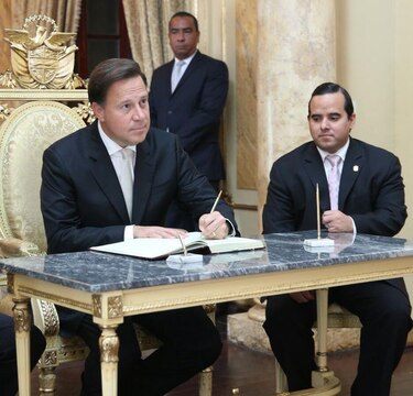 Eduardo Carles toma posesión como nuevo ministro de Desarrollo Agropecuario