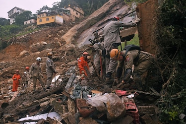 Muertos por lluvias en ciudad brasileña de Petrópolis llegan a 204
